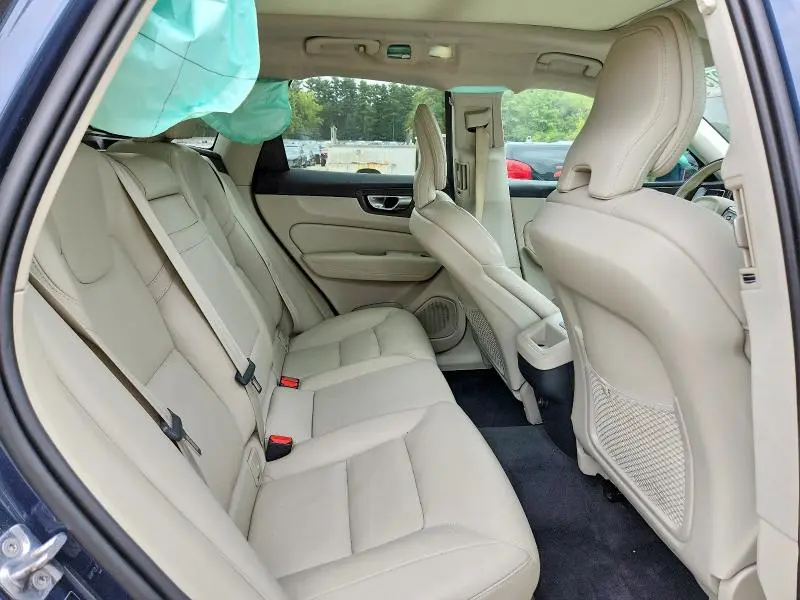 2020 VOLVO XC60 T5 MOMENTUM  