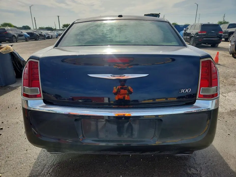 2011 CHRYSLER 300 LIMITED  
