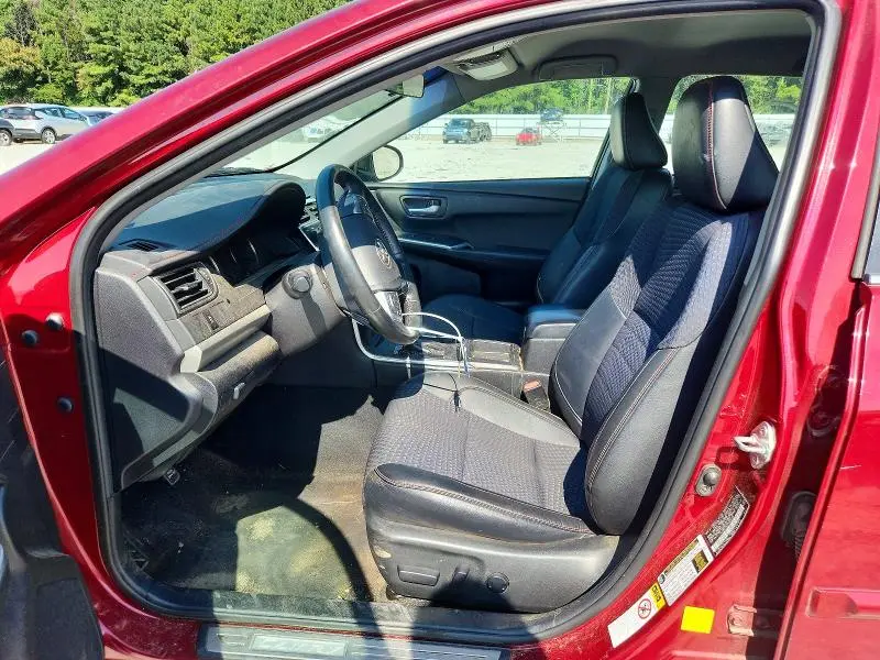 2015 TOYOTA CAMRY SE  