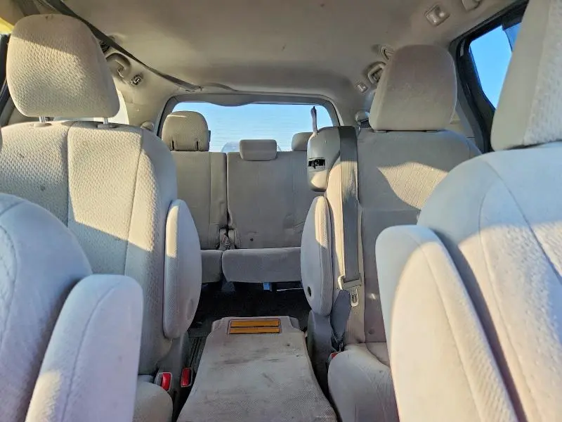 2011 TOYOTA SIENNA LE  