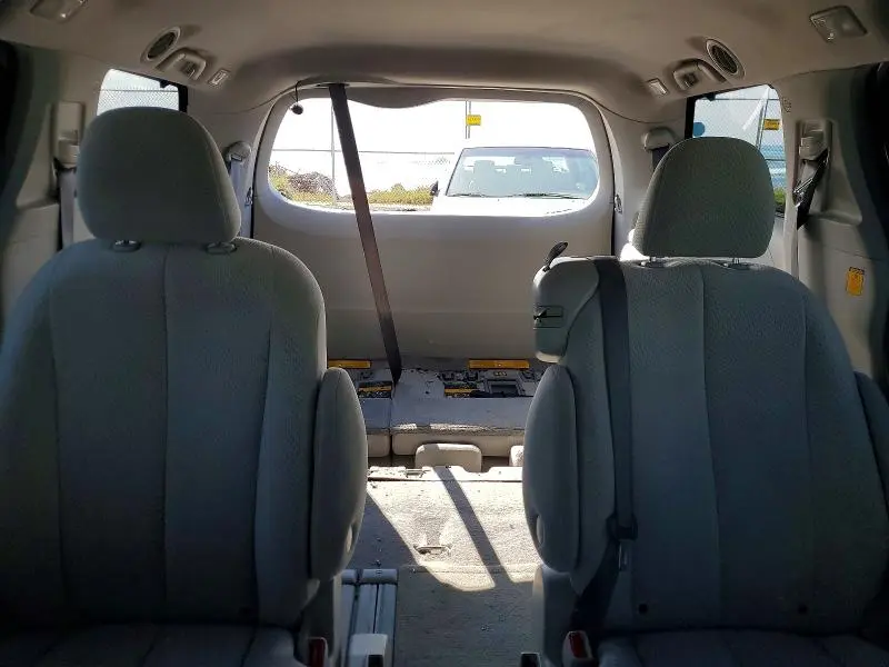 2011 TOYOTA SIENNA LE  