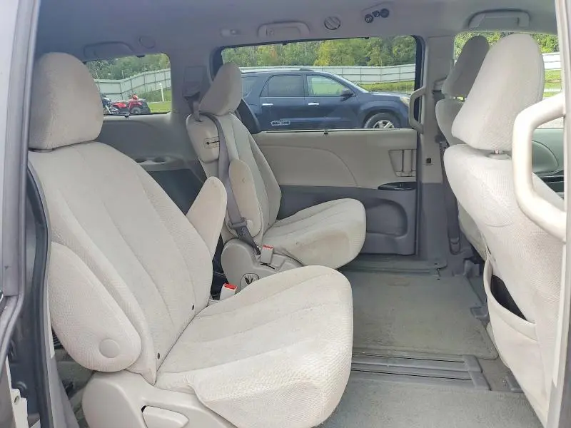 2011 TOYOTA SIENNA LE  