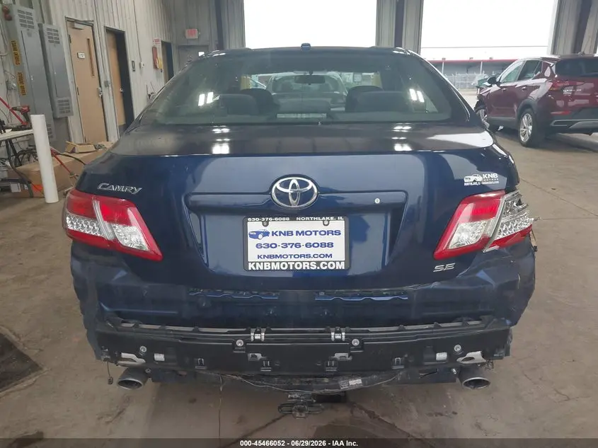 2011 TOYOTA CAMRY SE