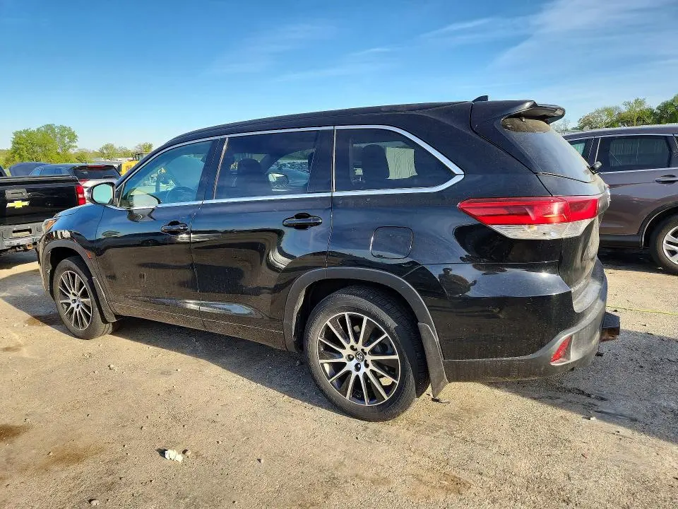 2018 TOYOTA HIGHLANDER SE  