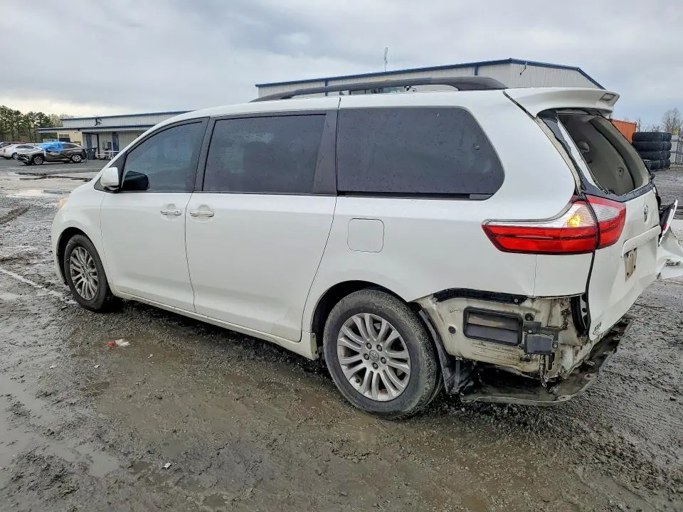 2015 TOYOTA SIENNA XLE 8-PASSENGER  