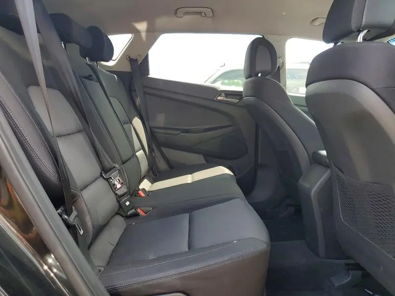 2018 HYUNDAI TUCSON SE  