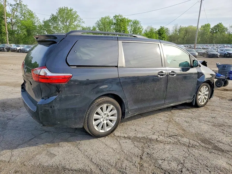 2015 TOYOTA SIENNA LE  
