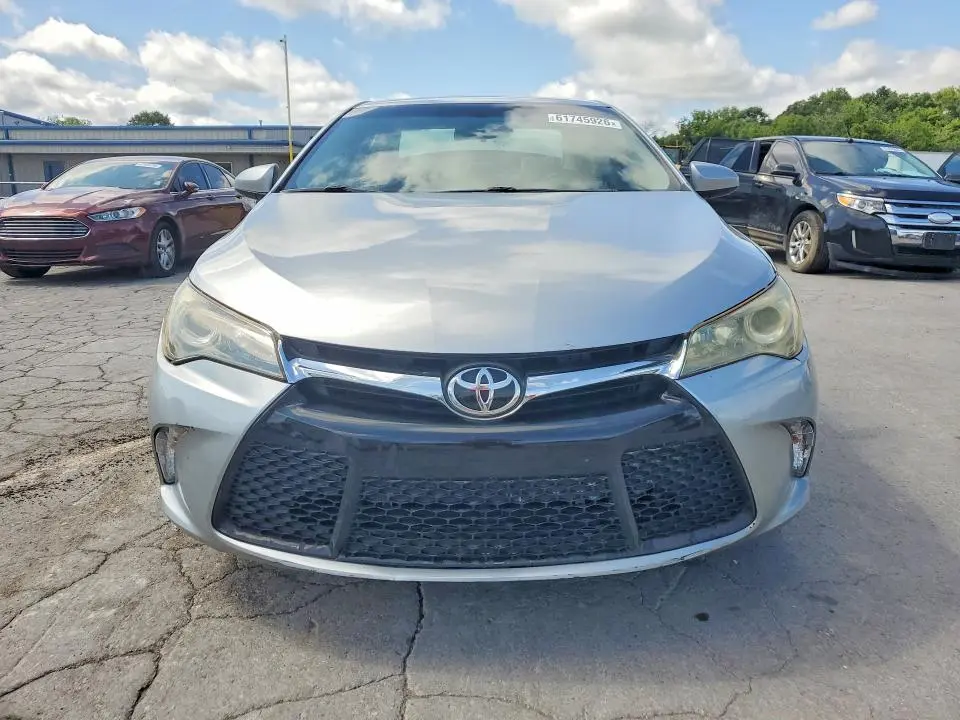 2016 TOYOTA CAMRY SE  