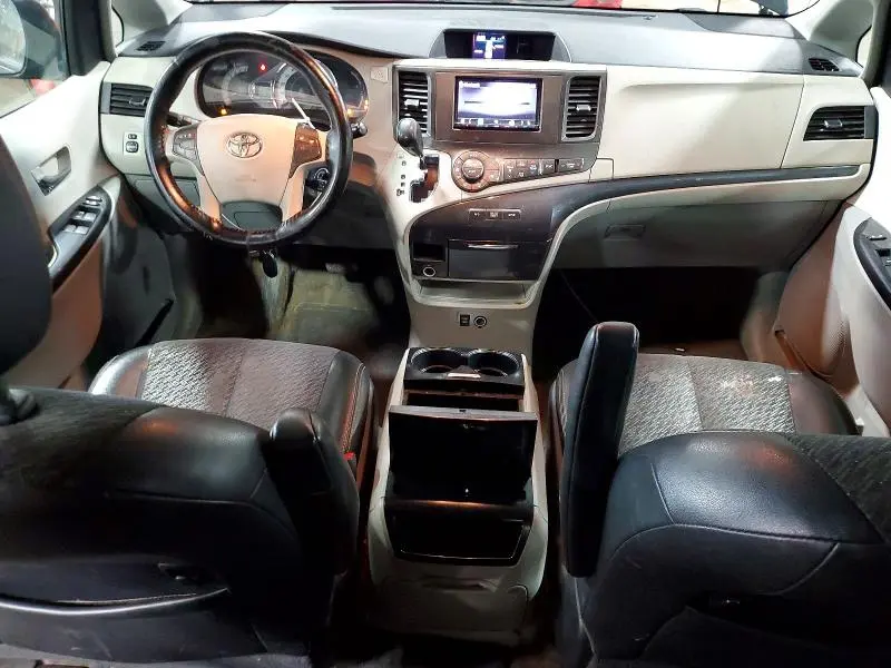 2012 TOYOTA SIENNA SE 8-PASSENGER  