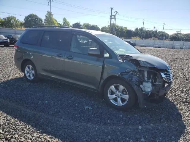 2014 TOYOTA SIENNA LE  