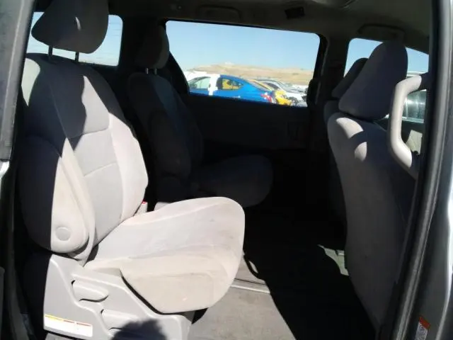 2018 TOYOTA SIENNA L  