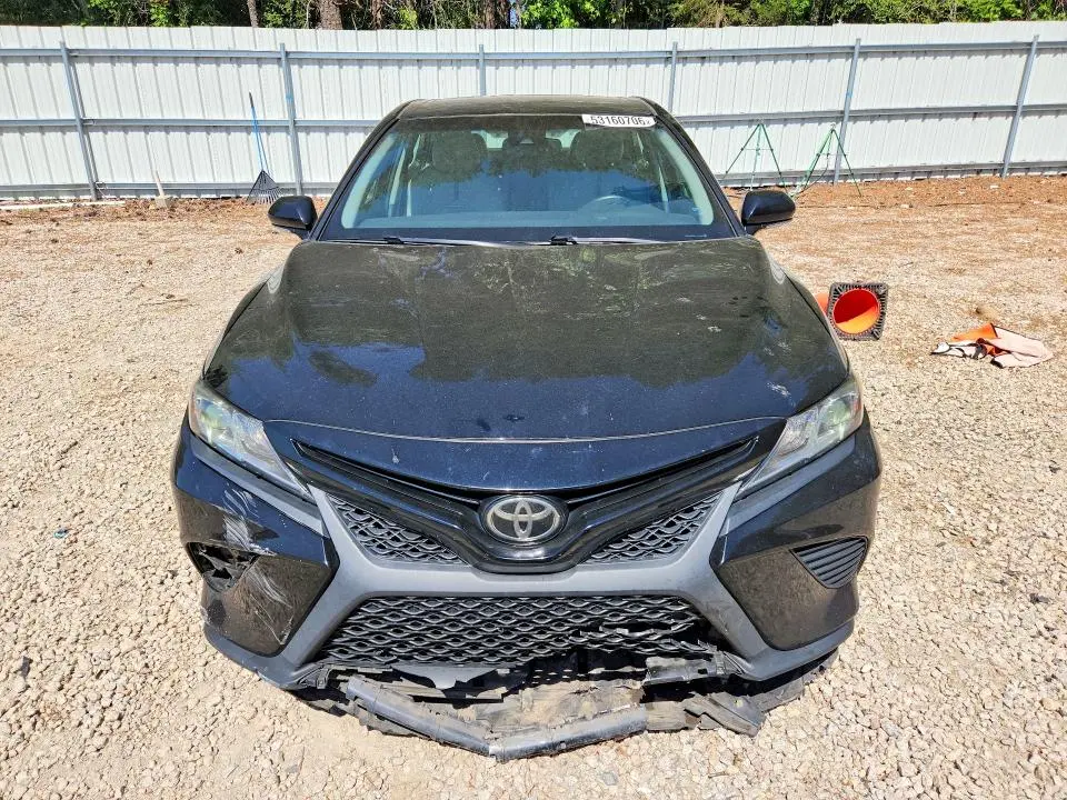 2018 TOYOTA CAMRY SE  