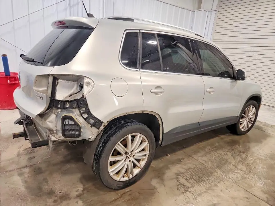 2011 VOLKSWAGEN TIGUAN S  