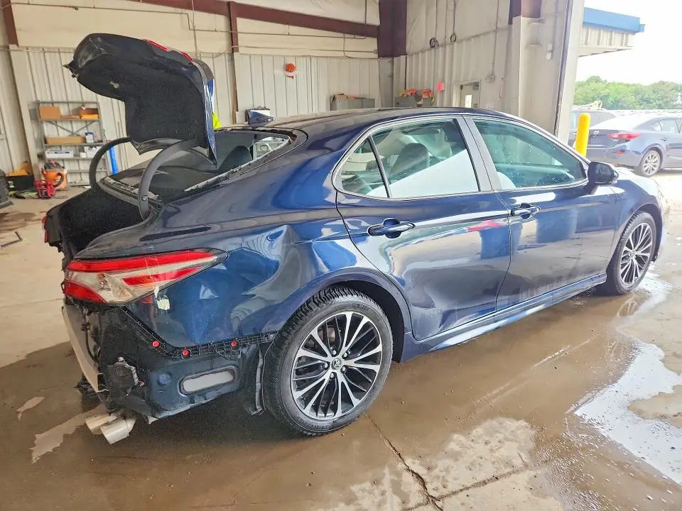 2019 TOYOTA CAMRY SE  