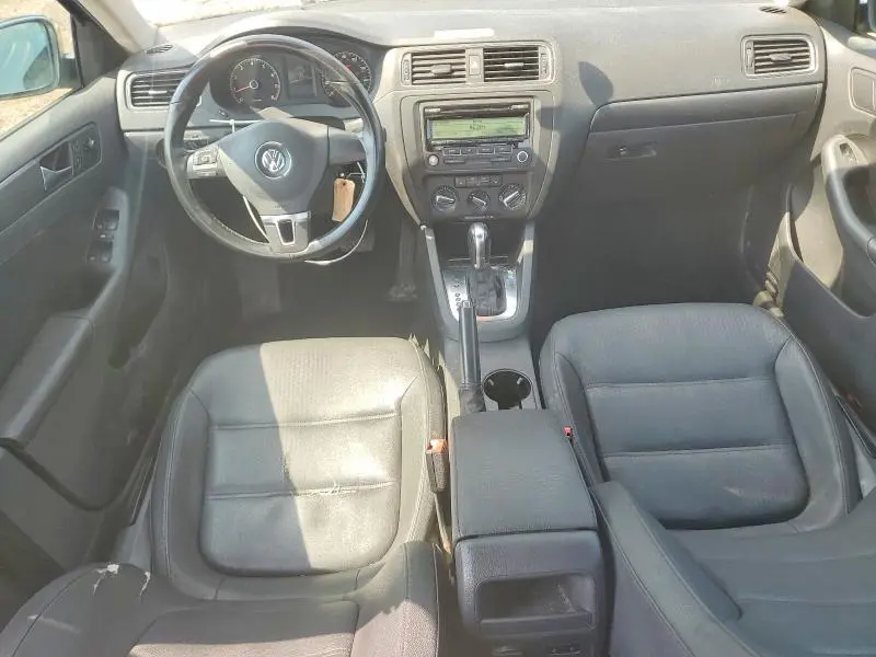 2011 VOLKSWAGEN JETTA SE  
