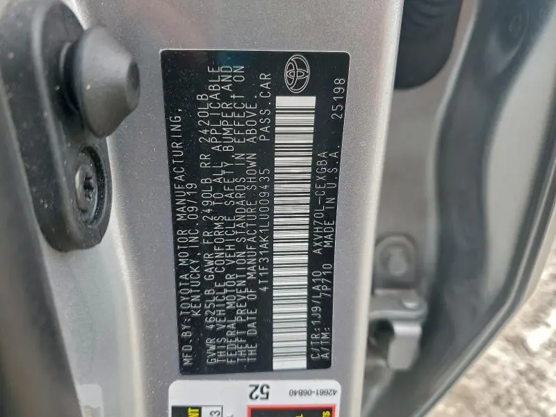 2020 TOYOTA CAMRY XLE  