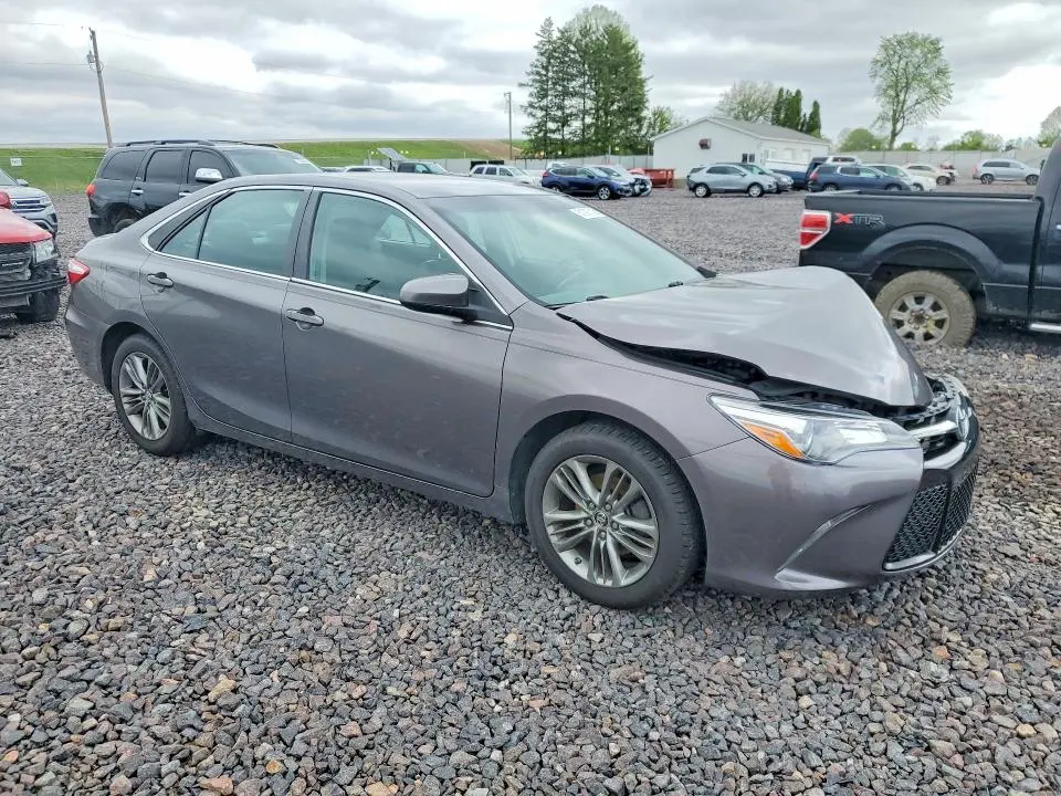 2016 TOYOTA CAMRY SE  