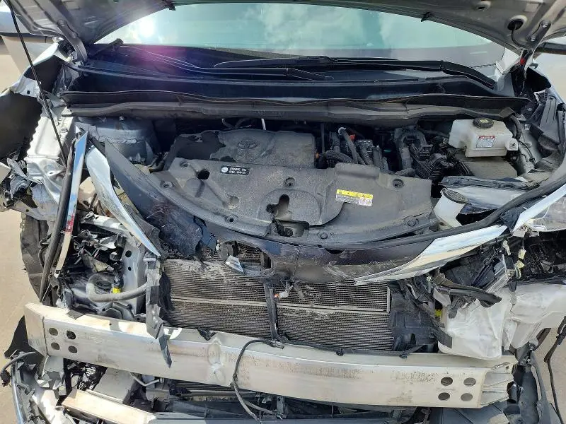 2023 TOYOTA SIENNA XLE  