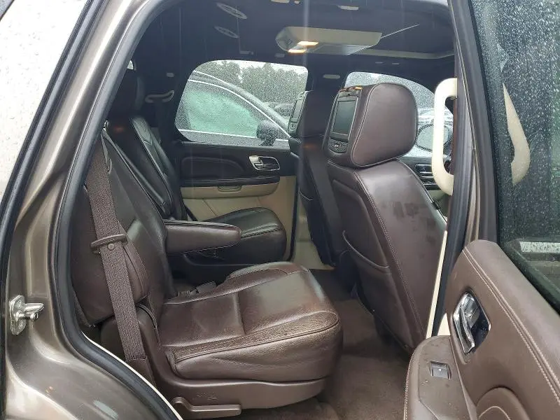 2011 CADILLAC ESCALADE PLATINUM  