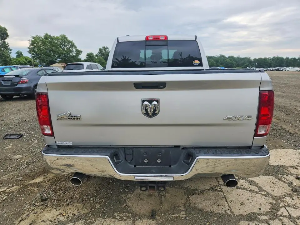 2016 RAM 1500 SLT  