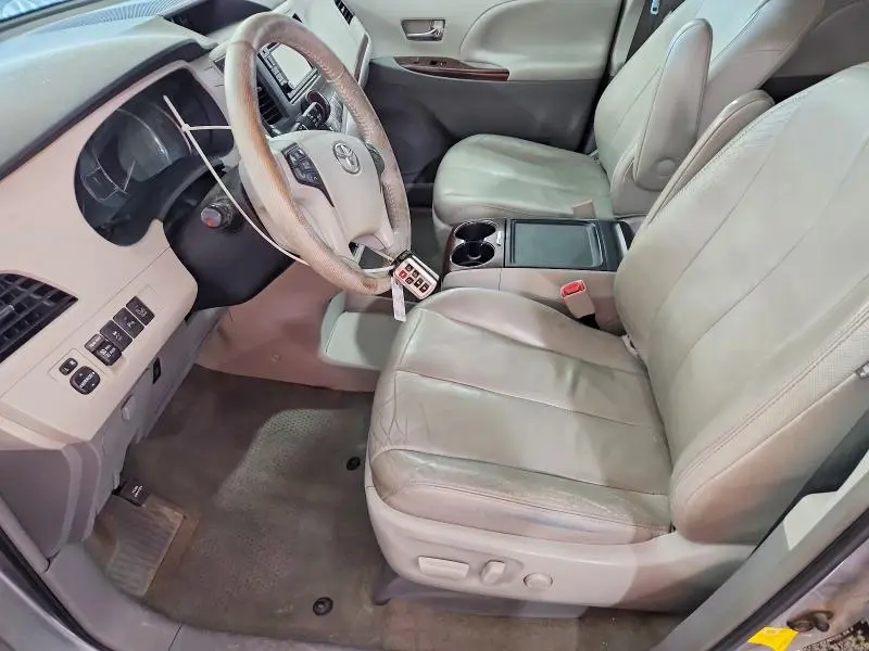 2013 TOYOTA SIENNA XLE 8-PASSENGER  