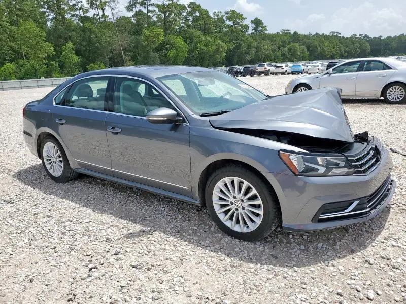 2017 VOLKSWAGEN PASSAT SE  