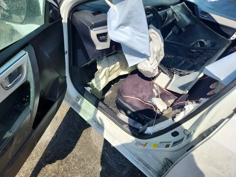 2015 TOYOTA COROLLA LE PLUS  