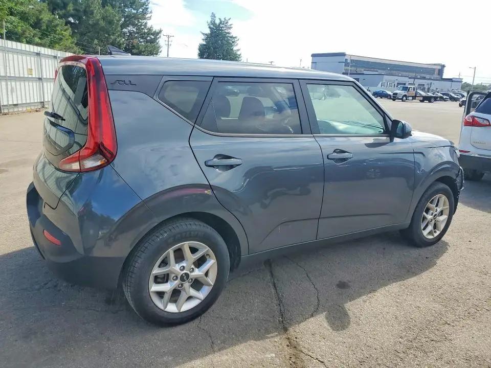 2022 KIA SOUL LX  