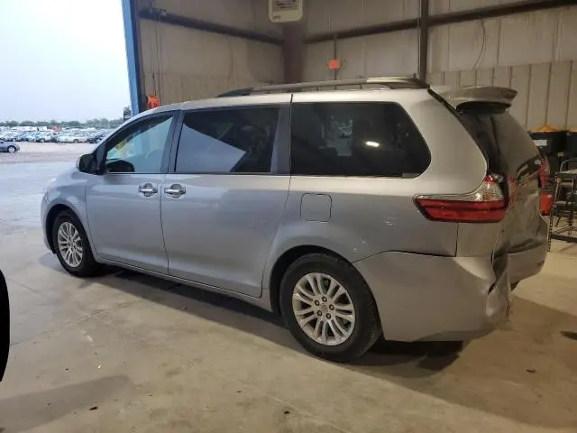 2017 TOYOTA SIENNA XLE  