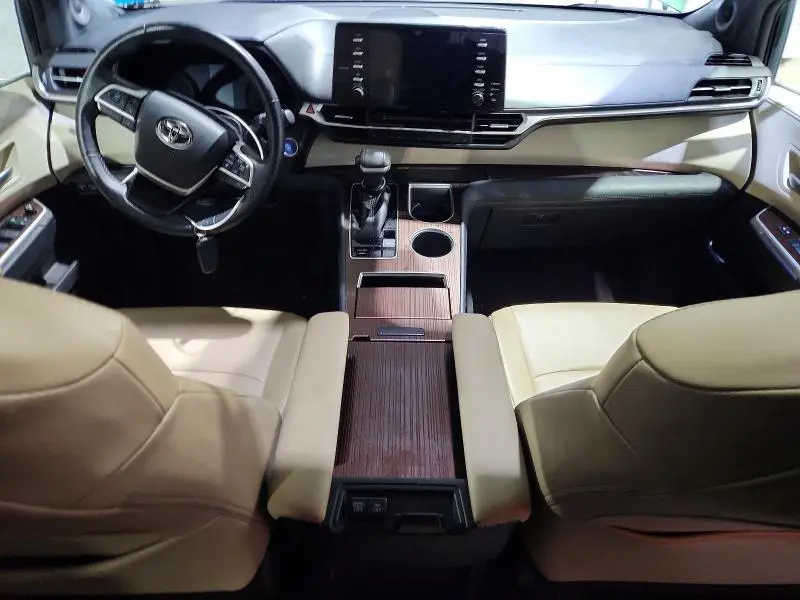 2021 TOYOTA SIENNA   