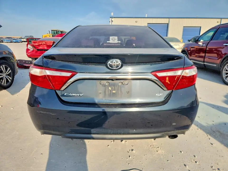 2017 TOYOTA CAMRY SE  