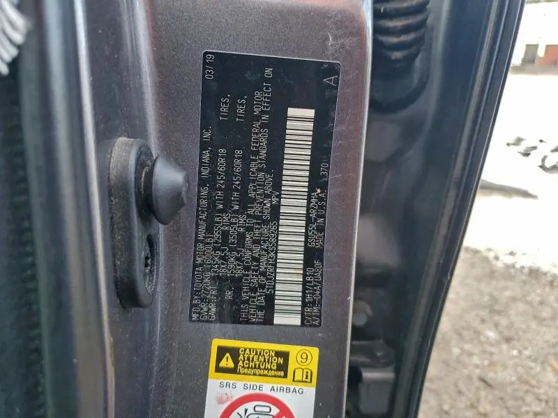 2019 TOYOTA HIGHLANDER SE  