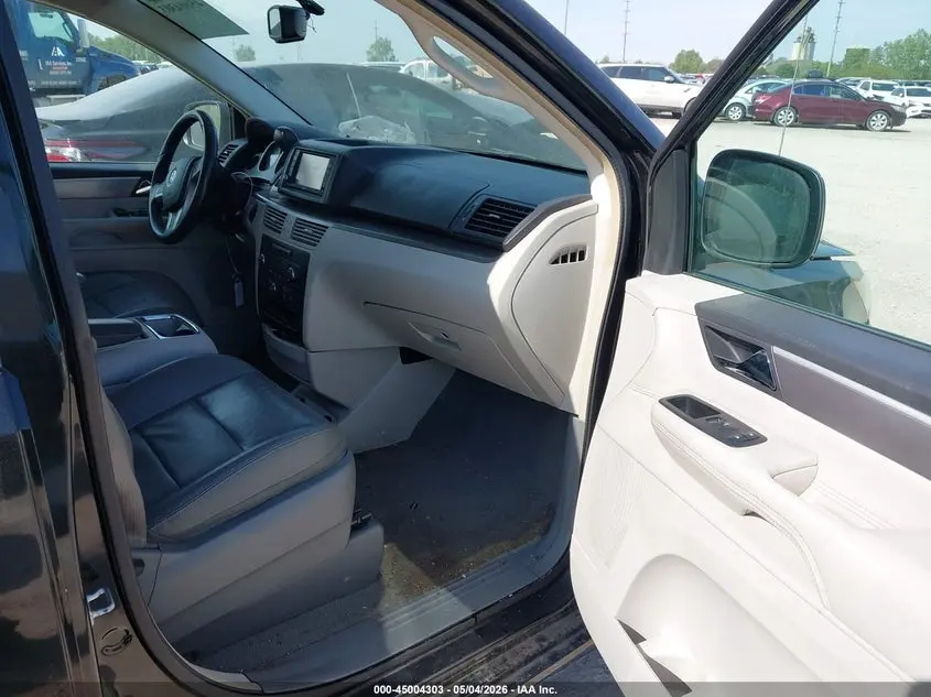 2011 VOLKSWAGEN ROUTAN SEL