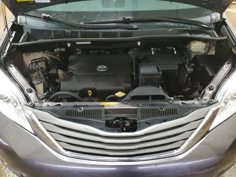2014 TOYOTA SIENNA XLE 7-PASSENGER  