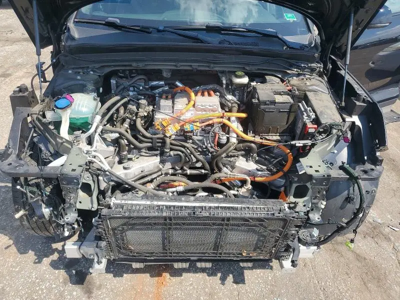 2021 VOLVO XC40 RECHARGE  