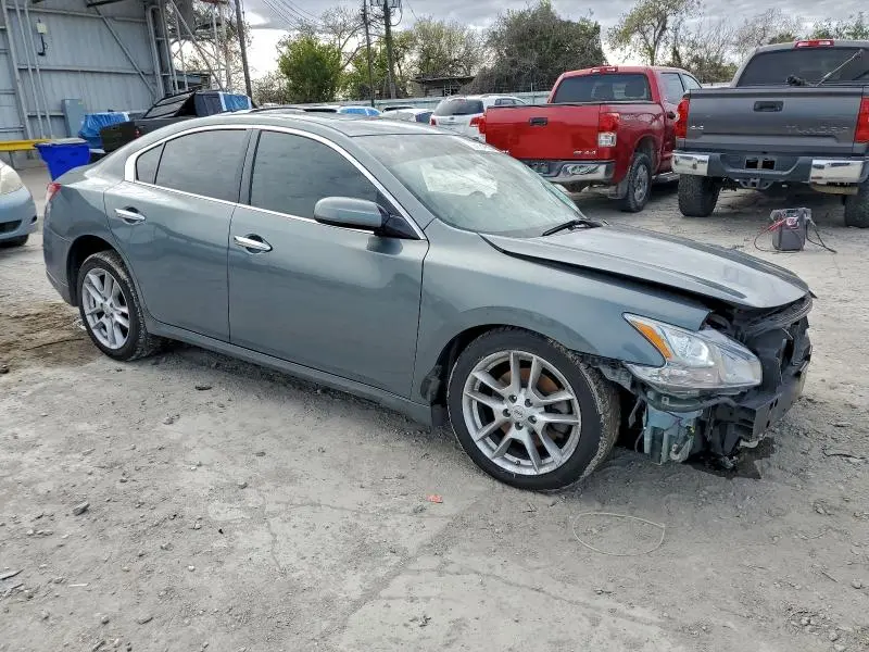 2010 NISSAN MAXIMA S  