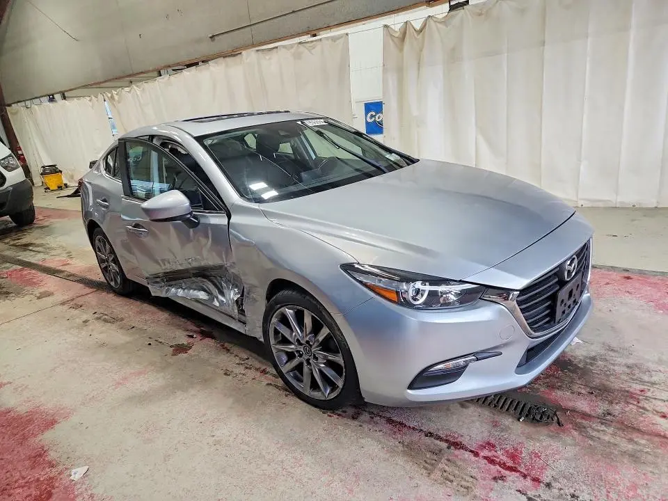 2018 MAZDA 3 TOURING  