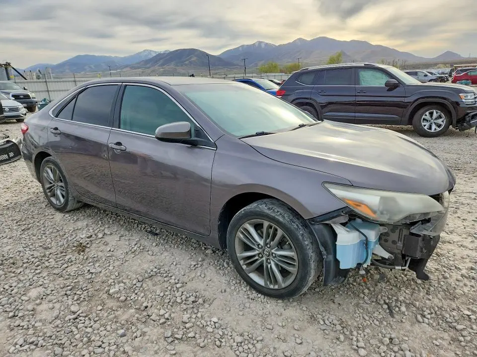 2017 TOYOTA CAMRY SE  