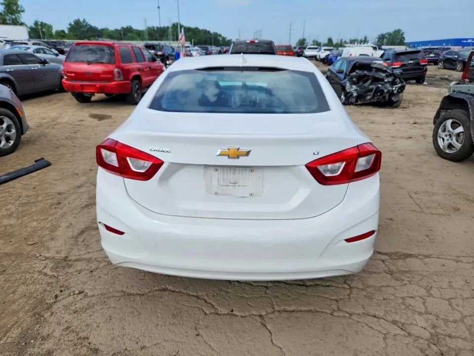 2017 CHEVROLET CRUZE LT  