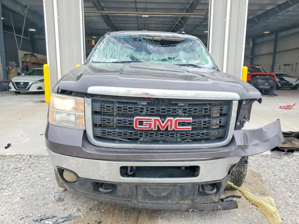 2011 GMC SIERRA K2500 SLE  