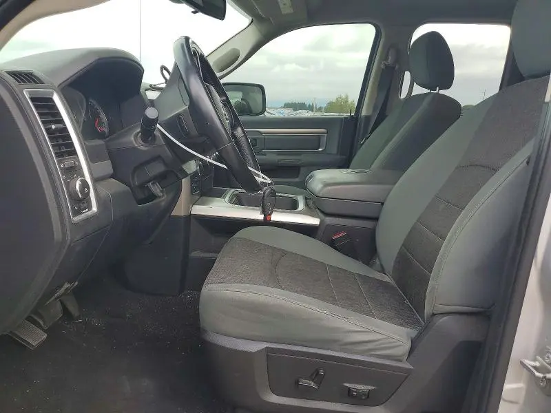 2016 RAM 1500 SLT  