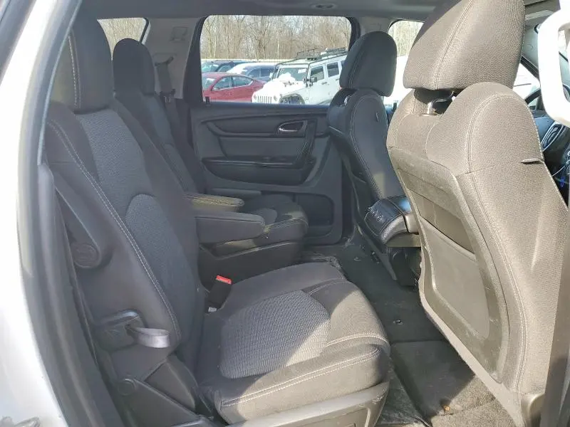 2015 CHEVROLET TRAVERSE LT  