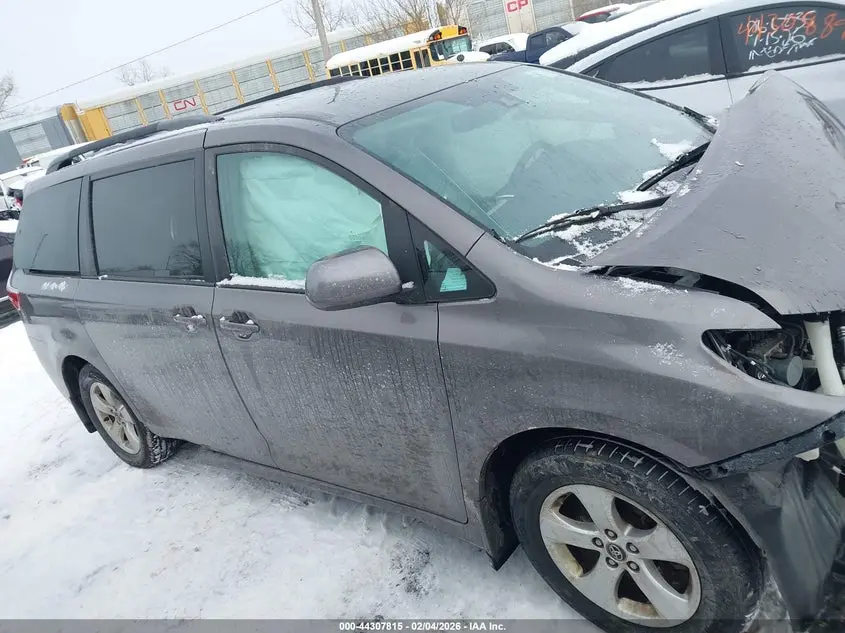 2019 TOYOTA SIENNA LE 8 PASSENGER