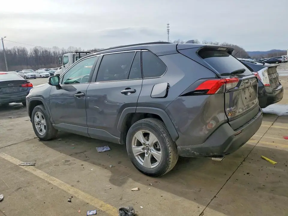 2021 TOYOTA RAV4 XLE  