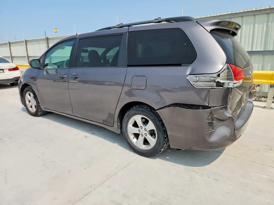 2011 TOYOTA SIENNA LE  