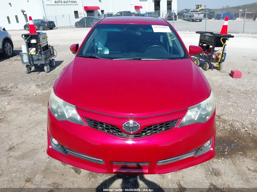 2014 TOYOTA CAMRY SE