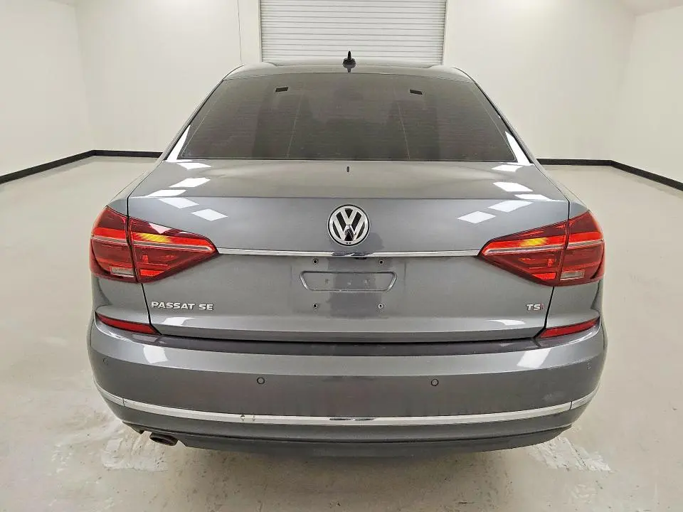 2018 VOLKSWAGEN PASSAT SE  