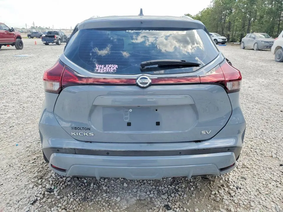 2021 NISSAN KICKS SV  
