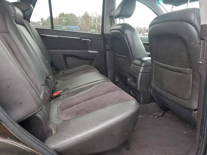 2011 HYUNDAI SANTA FE SE  