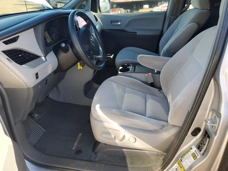 2016 TOYOTA SIENNA   
